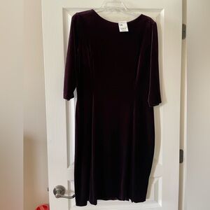 Jacqueline Ferrar Retro Burgundy Velour Sheath Dress 3/4 Sleeve Crew Neck